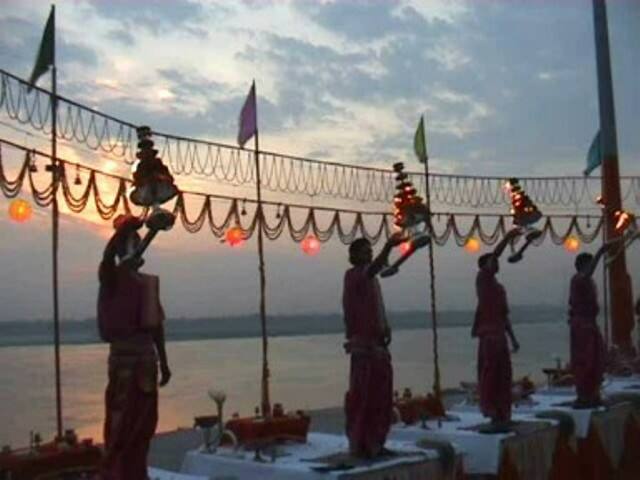 New Year Celebration In Varanasi Uttar Pradesh वाराणसी: दर्शन-पूजन के साथ लोगों ने की नए साल की शुरुआत