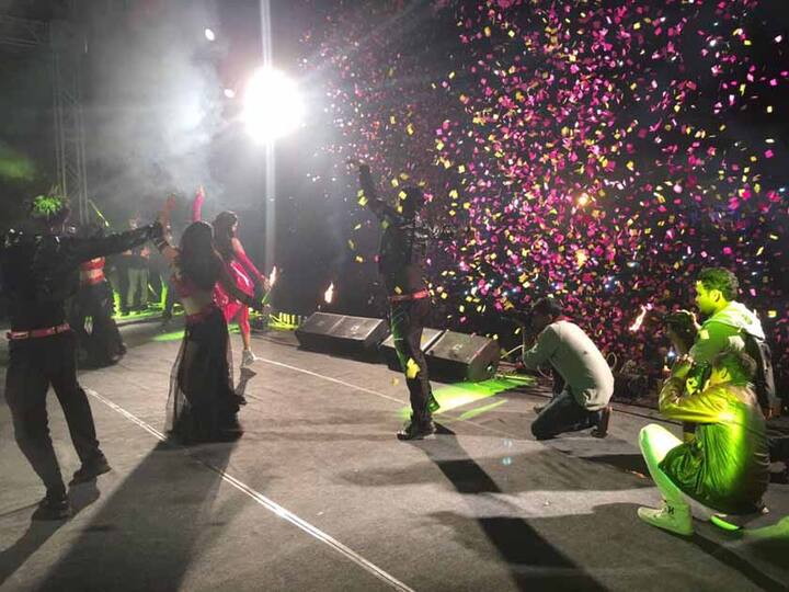  31 दिसंबर की रात में कोलकाता में एक इवेंट का आयोजन किया गया था. 