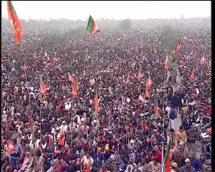 उत्तर प्रदेश की राजधानी में प्रधानमंत्री नरेंद्र मोदी आज महारैली की. बीजेपी का दावा है कि लखनऊ के रमाबाई अंबेडकर मैदान में होने वाली मोदी की रैली में 10 लाख से ज्यादा कार्यकर्ता शामिल हुए. मोदी ने इस रैली में आई लोगों की भीड़ को देखकर कहा कि