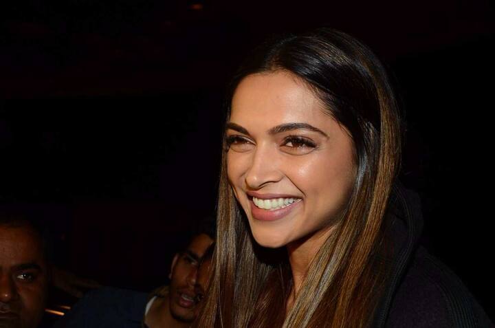 एक्ट्रेस दीपिका पादुकोण एयरपोर्ट पर कैमरे में कैद हुई. आपको बता दें कि दीपिका जल्द ही हॉलीवुड में अपने करियर की शुरुआत करने जा रही हैं.