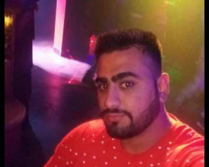घरवालों का आरोप है कि इनका बेटा नशे में ऐसी हरकत कर ही नहीं सकता. इनका सवाल है कि अगर वो खुद को बीयर की बोतल से घायल कर रहा था तो उसे किसी ने बचाने की कोशिश क्यों नहीं की ? पब के सीसीटीवी कैमरे की तस्वीरों से पूरी घटना का सच सामने आ सकता था, लेकिन हैरत की बात ये है कि पब के CCTV कैमरे 28 तारीख से ही खराब पड़े हैं...आगे जानिए...
