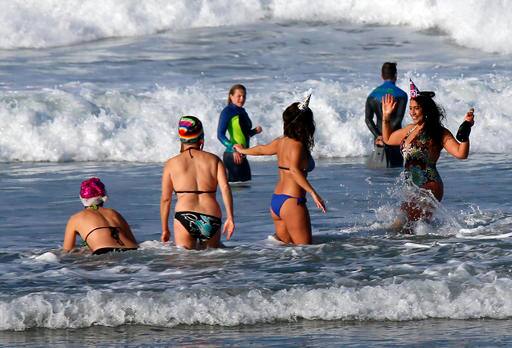 तस्वीरें नए साल के सेलिब्रेसन की हैं.