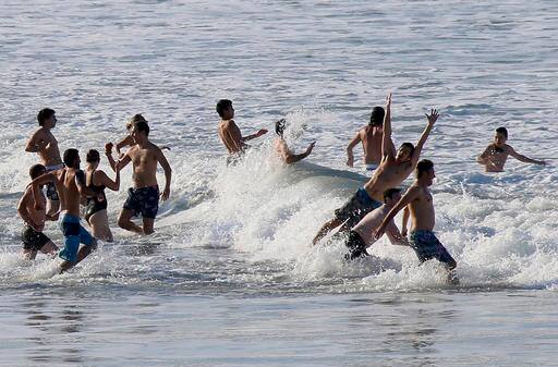 जी हां, इसी तापमान पर पानी जमकर बर्फ भी बनने लगता है.