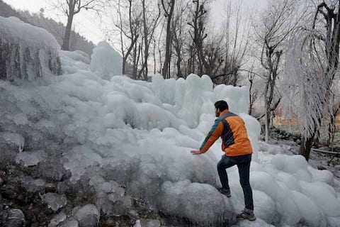 बर्फबारी और बारिश होने से कश्मीर का सूखा समाप्त, तापमान में बढ़ोतरी