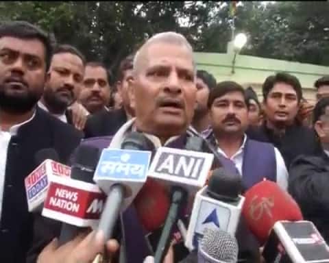 R ANI LCK SP PARTY OFFICE 0101#003.17_01_56_06.Still001