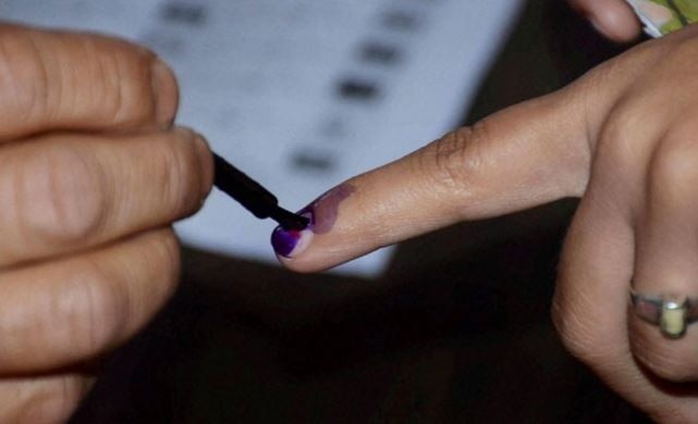 More than 76 Per Cent Voting In Chhattisgarh Assembly Election 2018 छत्तीसगढ़ विधानसभा चुनाव: दोनों चरणों को मिलाकर 76 फीसदी से ज्यादा हुआ मतदान
