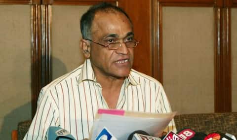 मैं बाहर हुआ, इस्तीफा देने की जरूरत नहीं: निरंजन शाह मैं बाहर हुआ, इस्तीफा देने की जरूरत नहीं: निरंजन शाह