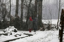 उत्तर भारत में ठंड का कहर जारी, श्रीनगर में बर्फबारी से 12 उड़ानें रद्द