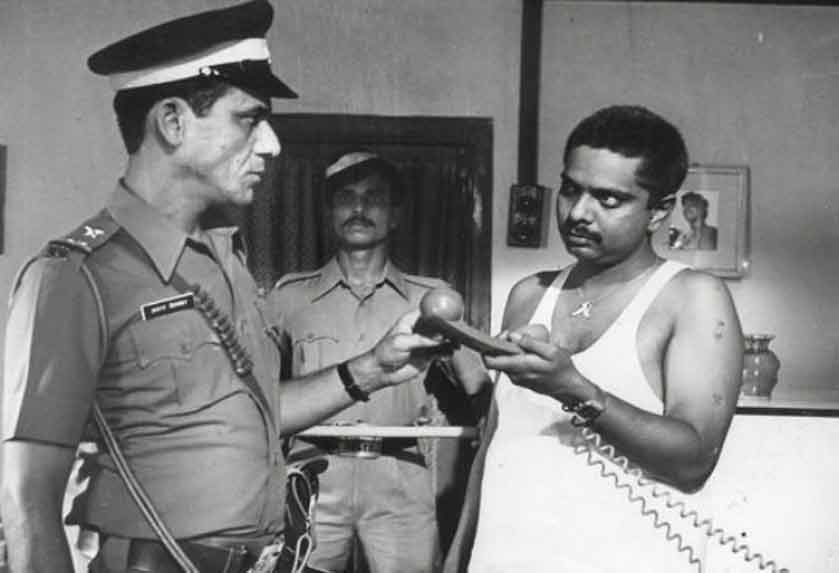 फिल्म अर्धसत्य के एक दृश्य में ओमपुरी