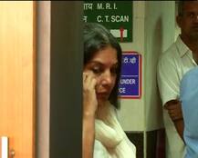 PICS: कूपर हॉस्पिटल में हो रहा है ओम पुरी का पोस्टमार्टम, शबाना आजमी, प्रकाश झा सहित कई सितारे पहुंचे