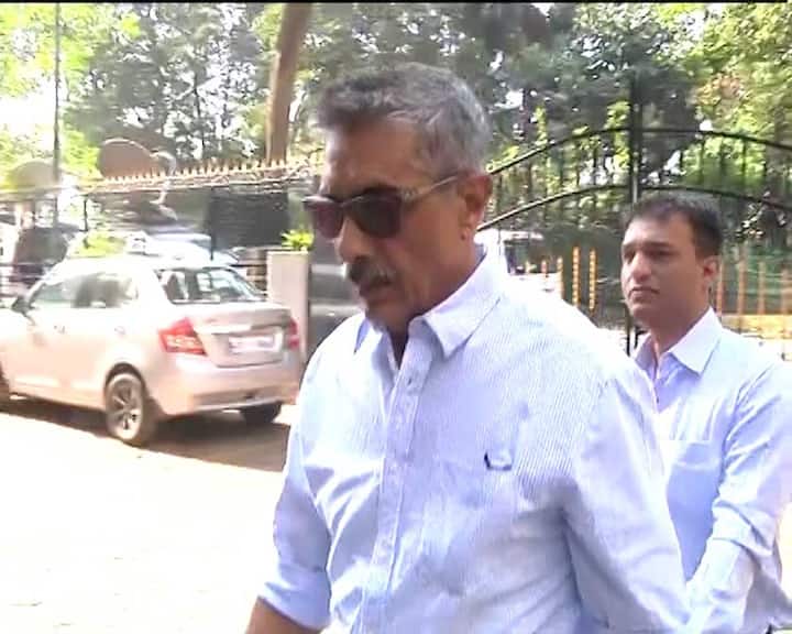 डायरेक्टर प्रकाश झा भी हॉस्पिटल पुहंचे. प्रकाश झा ने ट्वीट करके भी ओम पुरी के निधन पर दुख जताया.