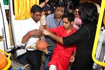 ओम पुरी के अंतिम संस्कार में शामिल हुए अमिताभ, विद्या, अनिल समेत सभी बॉलीवुड सितारे, फूट-फूट कर रो पड़े इरफान