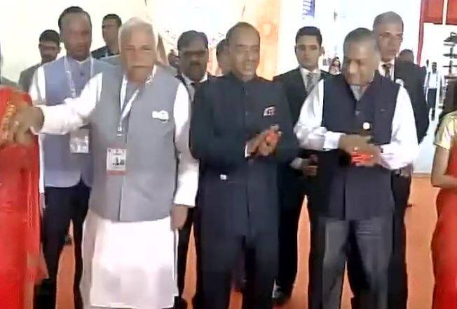 बेंगलुरु: प्रवासी भारतीय दिवस समारोह आज से शुरु, 6000 से अधिक प्रतिनिधि लेंगे हिस्सा Pbd Celebrations Start From Today More Than 6000 Representatives Will Participate बेंगलुरु: प्रवासी भारतीय दिवस समारोह आज से शुरु, 6000 से अधिक प्रतिनिधि लेंगे हिस्सा