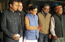 205 MLA, 56 MLC और 15 MP की लिस्ट के साथ रामगोपाल ने EC में ठोका \'साइकिल\' पर दावा