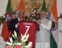 पुर्तगाल के प्रधानमंत्री ने पीएम मोदी को भेंट की रोनाल्डो की जर्सी