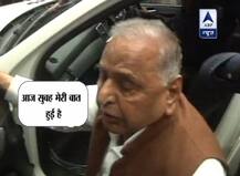 मुलायम ने हार मानने के दिए संकेत, बोले- \'अब सब कुछ अखिलेश के पास\'