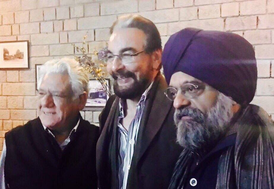 याद आएंगी ओम पुरी की झप्पियां: कबीर बेदी Kabir Bedi Talks About Om Puri याद आएंगी ओम पुरी की झप्पियां: कबीर बेदी