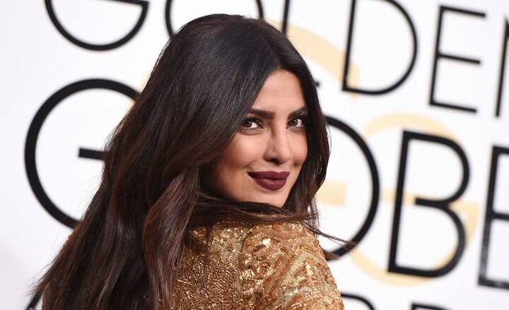 'क्वान्टिको' की 34 वर्षीय अभिनेत्री ज्यादातर मौकों पर अपने बाल बंधे हुए ही रखती हैं लेकिन इस मौके पर वह खुले बालों में आईं.