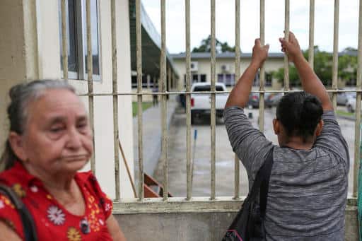 मादक पदार्थों की तस्करी वाले दो बड़े गिरोह फर्स्ट कैपिटल कमांड (पीसीसी) और रेड कमांड (सीवी) के बीच जुलाई में सीज़फायर टूट जाने के बाद जेलों में बड़े पैमाने पर दंगे शुरू हो गए. 