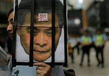 लोकतंत्र समर्थक सांसद पर हांगकांग हवाईअड्डे पर हमला