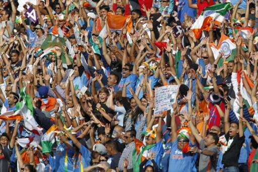 तीन वनडे मैच पुणे, कटक(19 जनवरी) और कोलकाता(22 जनवरी) को होंगे. इनके बाद तीन टी20 मैच कानपुर(26 जनवरी), नागपुर(29 जनवरी) और बेंगलुरू(एक फरवरी) को खेले जायेंगे.