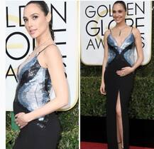 बेबी बंप फ्लॉन्ट करते हुए गोल्डन ग्लोब में शिरकत करने पहुंची \'Wonder Woman\' Gal