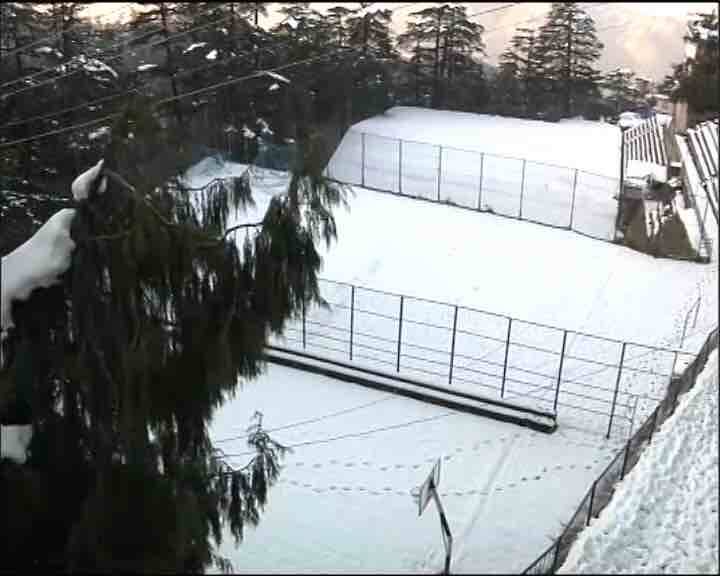 Heavy Snowfall In Shimla Hits Normal Life बर्फ की सफेद चादर में लिपटा शिमला, उत्तर भारत में गिरा तापमान