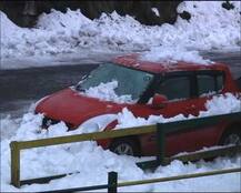 हिमाचल प्रदेश: भारी बर्फबारी और बारिश से आम जीवन अस्त-व्यस्त