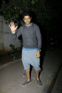 अपनी बर्थडे पार्टी में कैजुअल अंदाज में दिखें फरहान अख्तर!