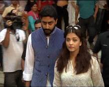 IN PICS: ओम पुरी की प्रार्थना सभा में अमिताभ, ऐश्वर्या, अभिषेक समेत शामिल हुए ये सितारे...