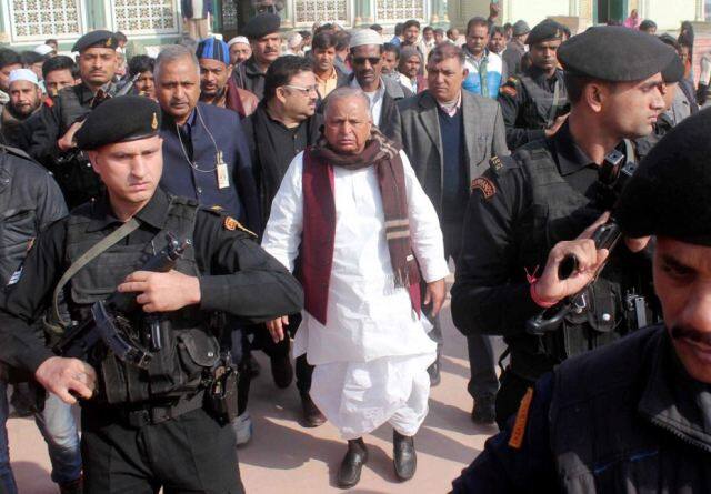 मुलायम के जन्मदिन को उनके भाई शिवपाल यादव की नवगठित प्रगतिशील समाजवादी पार्टी (लोहिया) के छह, लाल बहादुर शास्त्री मार्ग स्थित कार्यालय पर भी मनाया गया. प्रदेश के विभिन्न जिलों में भी पार्टी कार्यकर्ताओं ने पार्टी नेता का जन्मदिन मनाया.