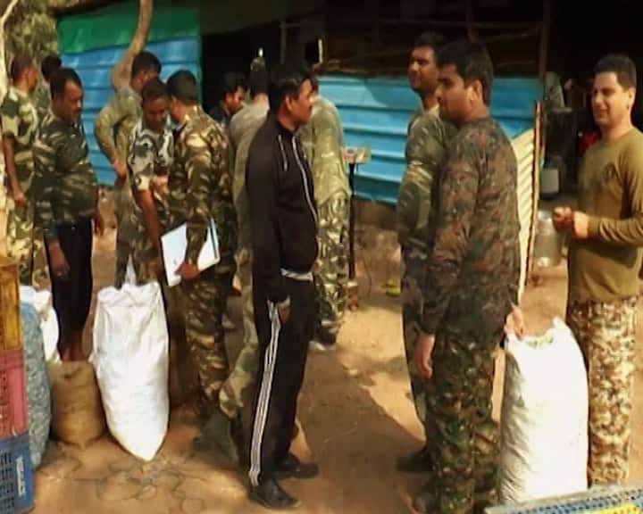 दंतेवाड़ा के CRPF कैंप और नागपुर के पुलिस ट्रेनिंग सेंटर में जवानों के खाने की पड़ताल