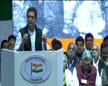 नोटबंदी ने तोड़ी देश की रीढ़, पीएम की योजनाओं का मज़ाक भी उड़ाया: राहुल