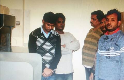 दिल्ली: गेम पार्लर की आड़ में ऑनलाइन कसीनो का भंडाभोड़, 5 गिरफ्तार दिल्ली: गेम पार्लर की आड़ में ऑनलाइन कसीनो का भंडाभोड़, 5 गिरफ्तार
