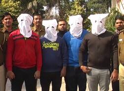 तेज रफ्तार 'स्कोडा' में चल रही थी 'बर्थ-डे पार्टी', कांस्टेबल ने रोका तो चढ़ा दी कार