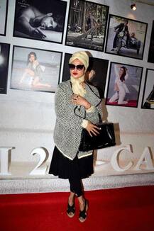 डब्बू रतनानी के कैलेंडर लॉन्च पर चुलबुले अंदाज की वजह से छा गईं रेखा, देखें PICS