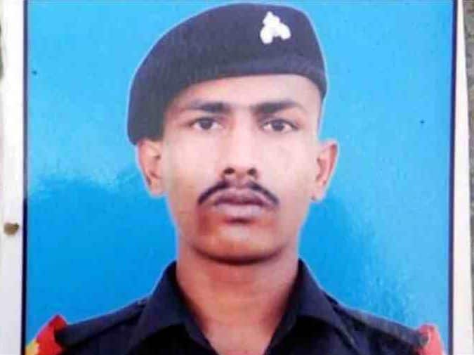 रास्ता भटक कर पाकिस्तान पहुंचे जवान चंदू चव्हाण की रिहाई की उम्मीद बढ़ी Pakistan Admits Capturing Indian Soldier Chandu Chavan Assures Release Soon रास्ता भटक कर पाकिस्तान पहुंचे जवान चंदू चव्हाण की रिहाई की उम्मीद बढ़ी