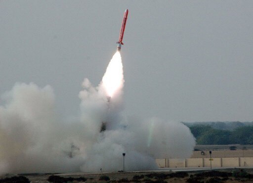 Pakistan tests missile who capable of carrying nuclear weapons पाकिस्तान ने परमाणु हथियार ले जाने में सक्षम मिसाइल का परीक्षण किया