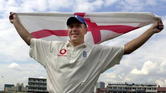 इंग्लैंड के सबसे सफल विकेटकीपर बल्लेबाज एलेक स्टीवर्ट ने साल 2000 में वेस्टइंडीज के विरुद्ध अपने 100 वें टेस्ट में शतक लगाया.