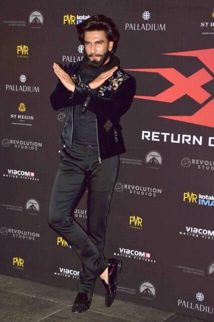 उन्होंने संवाददाताओं से कहा, ‘‘यह मेरे लिए एक गौरवपूर्ण क्षण है. मैं बहुत उत्साहित हूं. यह हॉलीवुड की बड़ी फिल्म है, हमारे यहां कुछ विशेष अतिथि आए हैं. यह ‘ट्रिपल एक्स’ का प्रीमियर है जिसमें दीपिका हैं. वह मेरे लिए खास सह-कलाकार हैं और मैं फिल्म देखने के लिए तैयार हूं.’’