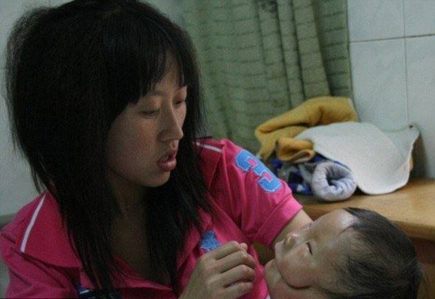 मीडिया में इस ख़बर के आने के बाद Huikang के परिवार को लोगों का भारी समर्थन मिला. इसी समर्थन में मिले डोनेशन से परिवार ने 2010 में बच्चे का ऑपरेशन करवाया. 