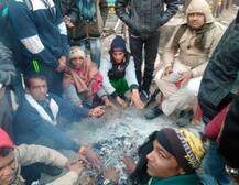 दिल्ली समेत उत्तर भारत में कड़ाके की ठंड, 4.5 डिग्री पर पहुंचा पारा, स्कूलों में छुट्टी बढ़ी