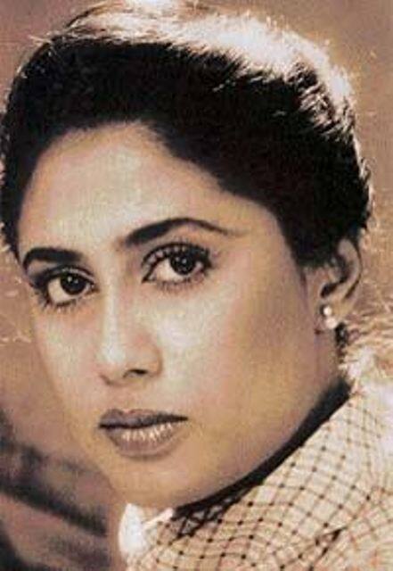 बॉलीवुड एक्ट्रेस स्मिता पाटील की मौत 31 साल की उम्र में 1986 में हुई. उनकी फिल्म 'गलियों का बादशाह' 1989 में उनके निधन के तीन साल बाद रिलीज हुई.