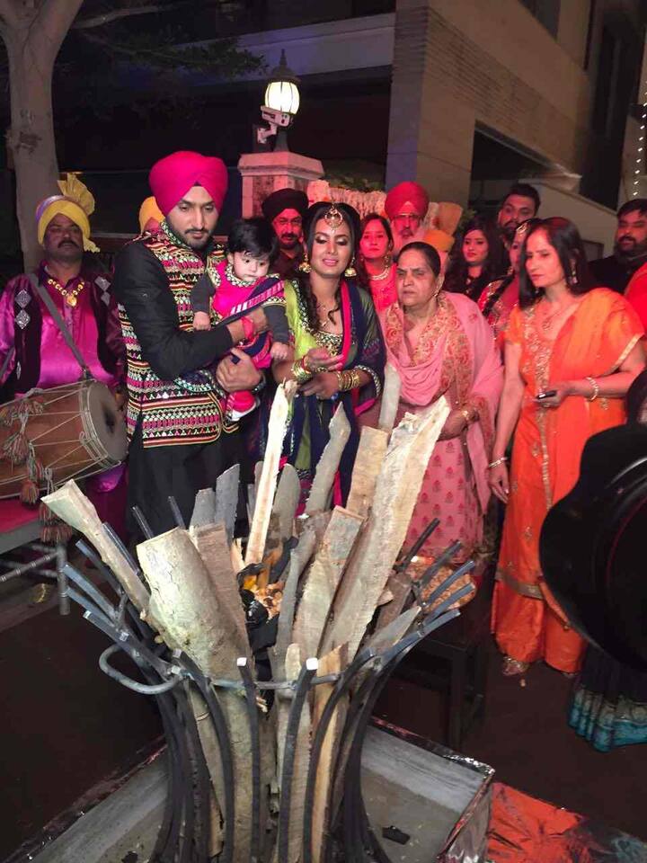 कुछ दिन पहले ही इंस्टाग्राम पर गीता ने हिनाया की पहली तस्वीर शेयर की थी.