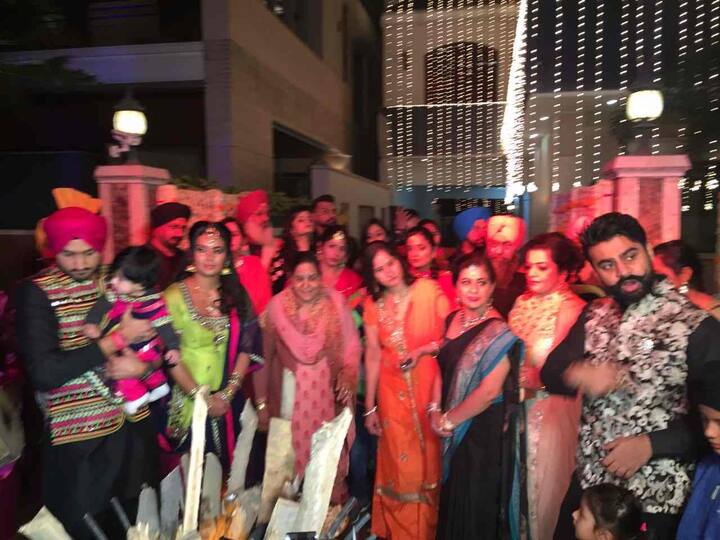 आपको बता दें कि बता दें कि हरभजन और गीता बसरा ने पिछले साल 29 अक्टूबर में शादी की थी और उन्हें 28 जुलाई उनकी बेटी हिनाया का जन्म हुआ.