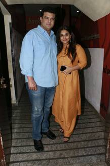 ‘ओके जानू’ की स्क्रीनिंग पर पति संग पहुंची विद्या, पापा शक्ति कपूर ने भी देखी बेटी की फिल्म