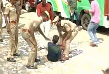 मदुरै: हिरासत में लिए गए जल्लीकट्टू समर्थक