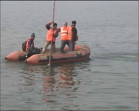 पटना नाव हादसा: मरने वालों की संख्या 24 हुई, बड़ा सवाल- जिम्मेदार कौन? पटना नाव हादसा: मरने वालों की संख्या 24 हुई, बड़ा सवाल- जिम्मेदार कौन?