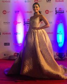 FILMFARE IN PICS: इन हसीनाओं ने अपनी मौजूदगी से शाम को बनाया रंगीन!