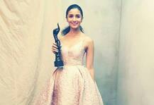 आलिया को मिला फिल्मफेयर बेस्ट एक्ट्रेस अवॉर्ड, पापा महेश भट्ट और शाहिद समेत कई लोगों ने दी बधाई